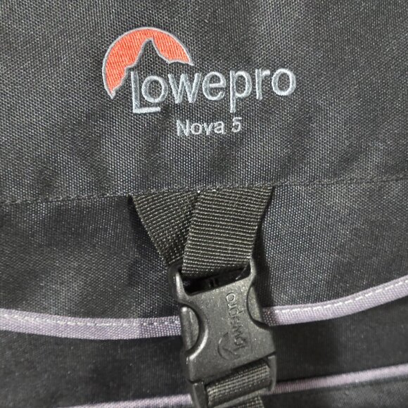 Lowepro Nova 5 Camera Shoulder Bag - Picture 2 of 10